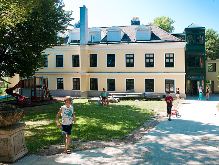 Schule Am Himmel von außen